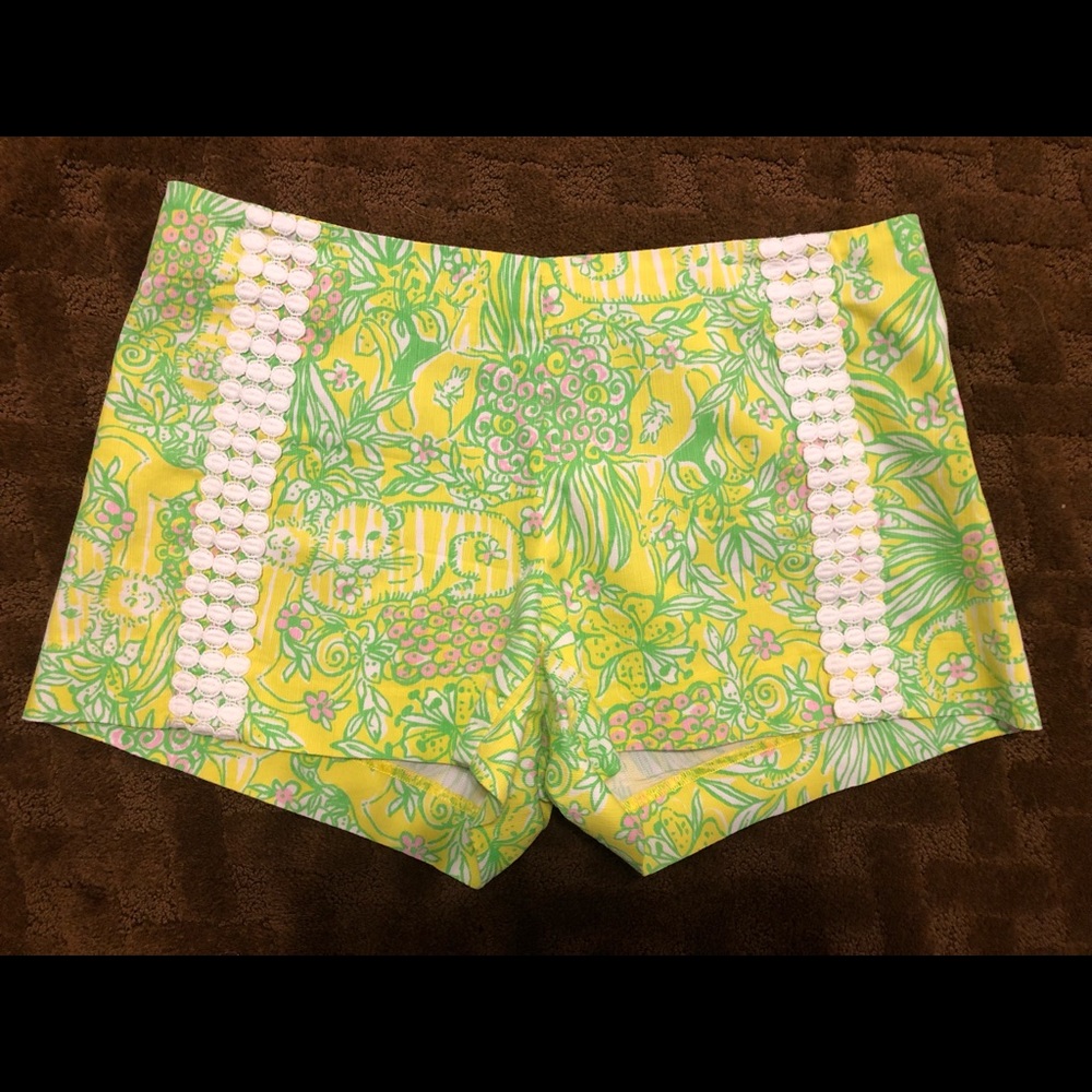 Lilly Pulitzer flat front shorts - size 4